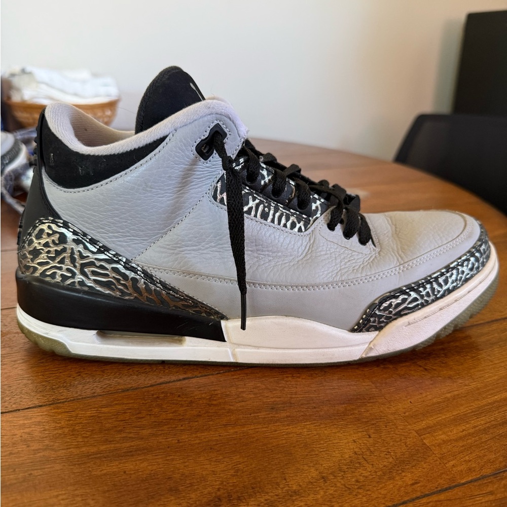 Jordan Wolf Grey 3’s
